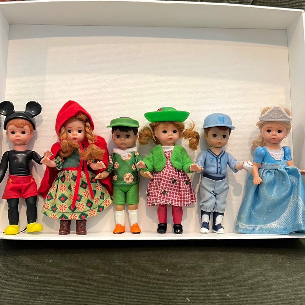 Madame Alexander cutest little dolls ! 🎄